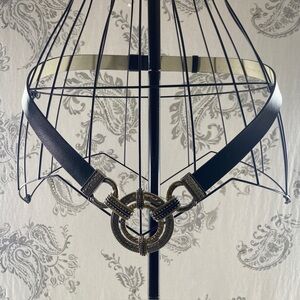 Chico's Black Leather Hammered
Metal Silver Circle Hook‎ Cowgirl
Buckle Belt M-L